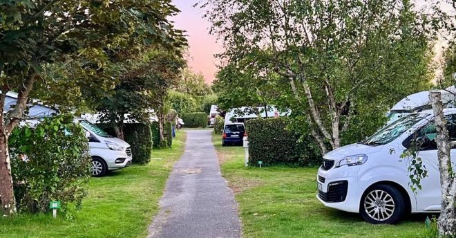 emplacement camping-car - camping la plage 4 étoiles - la trinité-sur-mer